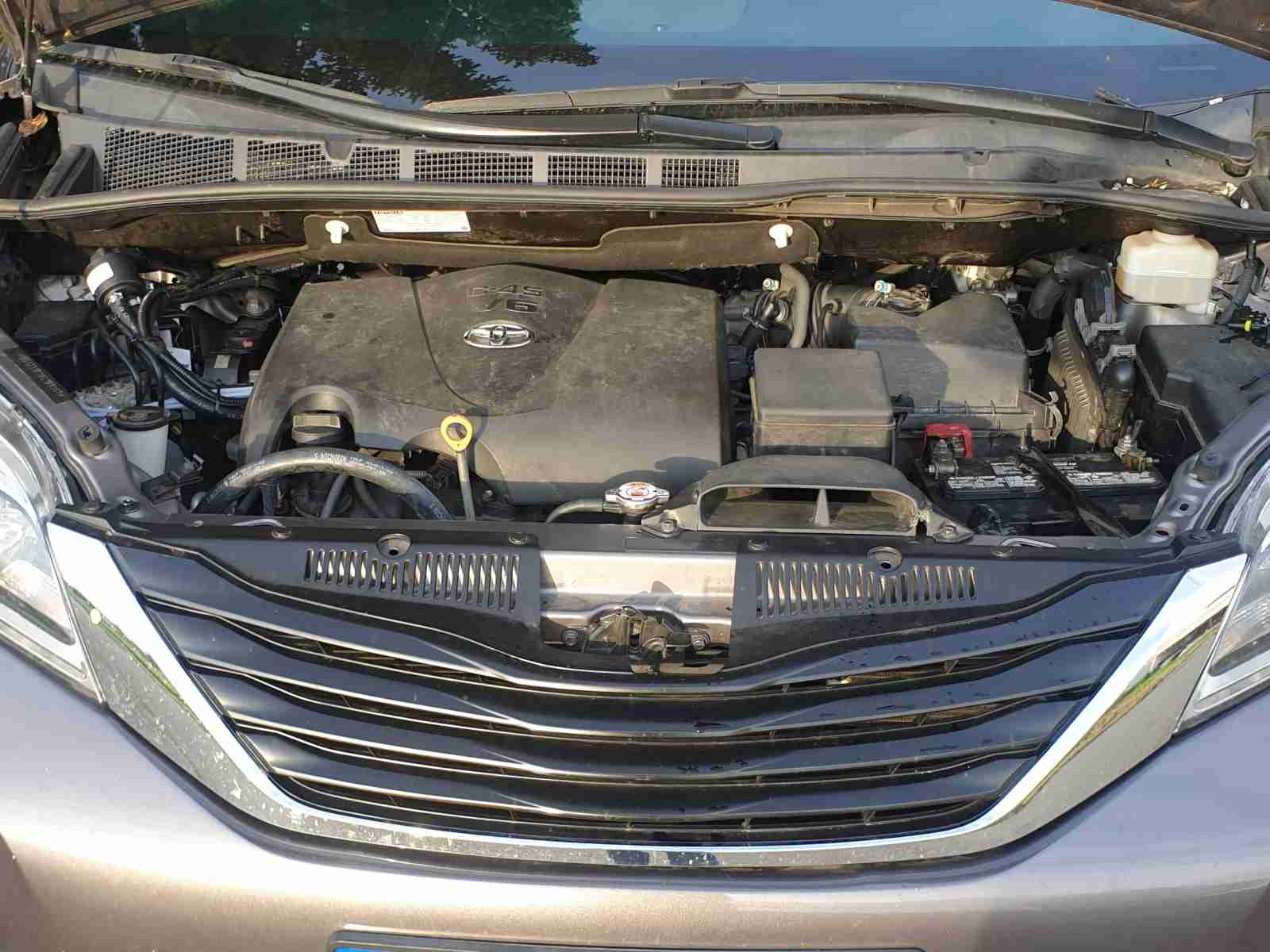 Toyota Sienna LPG 3.5 V6 221kW - motorový prostor